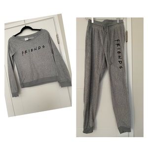 SET! EUC SUPER-SOFT FRIENDS MATCHING SWEATSHIRT AND SWEATS XS WOMEN Licensed